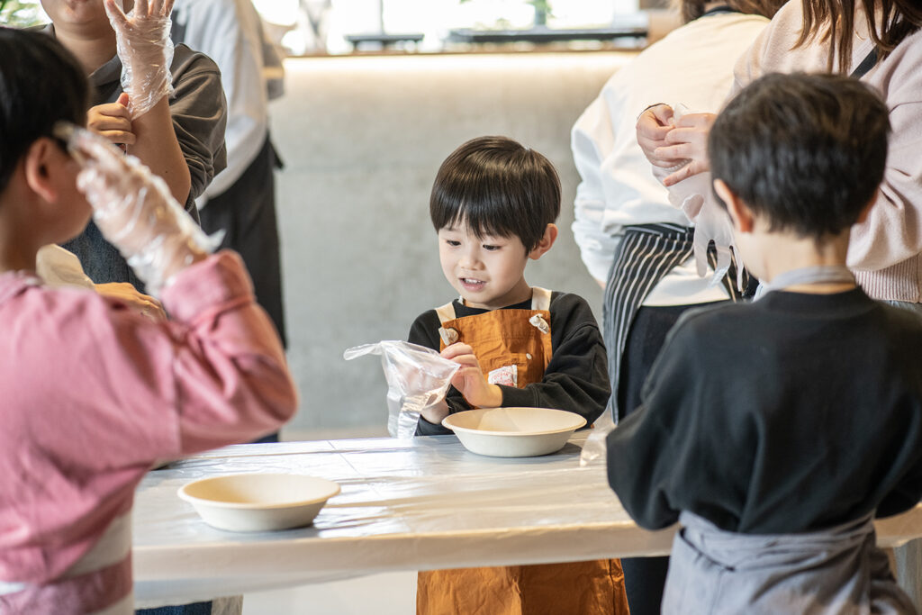 お子様限定！オールドファッションと生ドーナツのチョココーティングワークショップ開催レポート