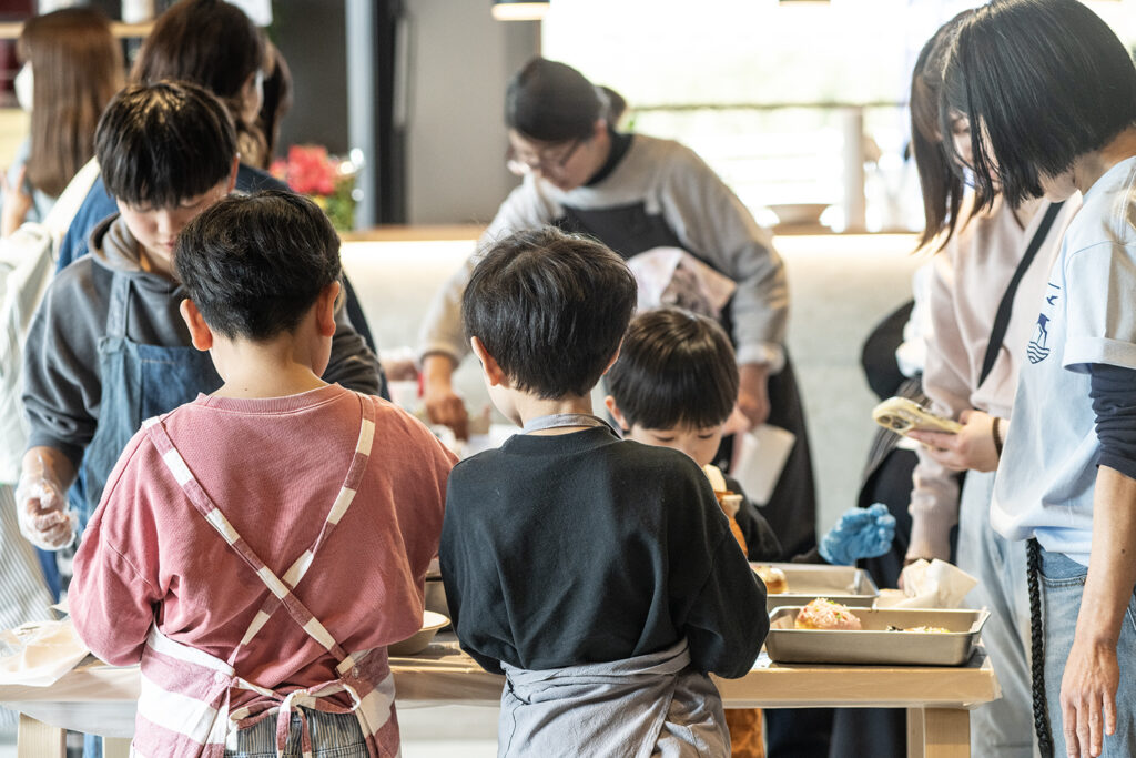 お子様限定！オールドファッションと生ドーナツのチョココーティングワークショップ開催レポート